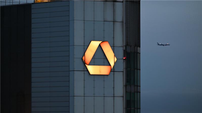 Unicredit greift nach Commerzbank - Bund nur noch Nummer 2 Die Commerzbank wehrt sich seit Monaten gegen Übernahmeambitionen der Unicredit. (Archivbild)