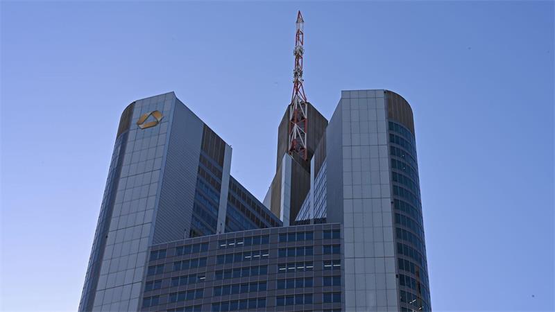 Die Commerzbank  wird seit Monaten von der Unicredit umworben (Archivbild)