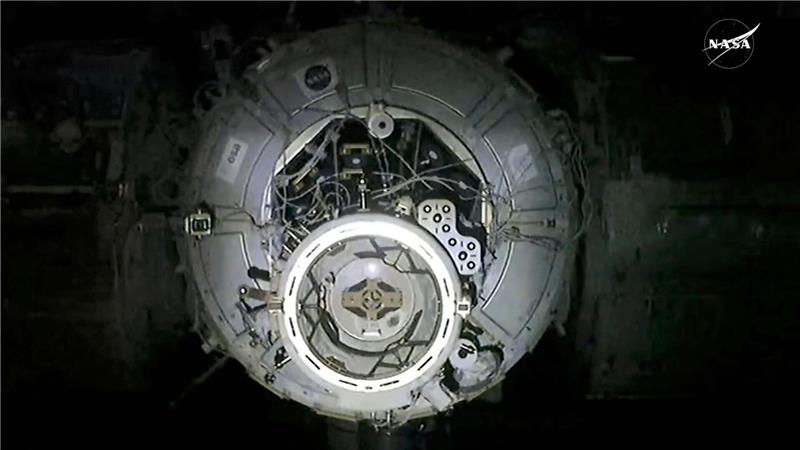 Die Crew der ISS bereitete das Andocken der SpaceX-Kapsel vor.