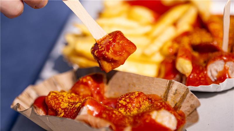 Kantinen-Ranking: Spaghetti vorn, Currywurst rutscht ab Die Currywurst wird in Kantinen immer unbeliebter. (Archivbild)