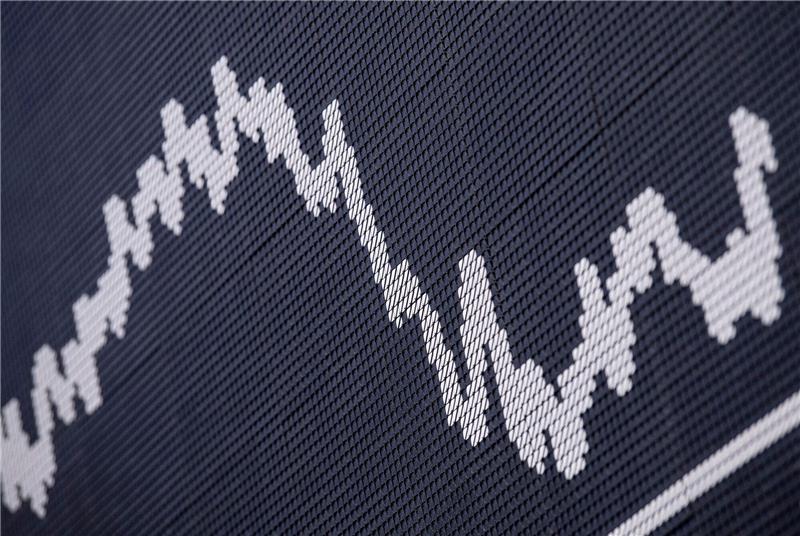 Dax büßt ein Prozent ein Die DAX-Kurve im Handelssaal der Deutschen Börse in Frankfurt.
