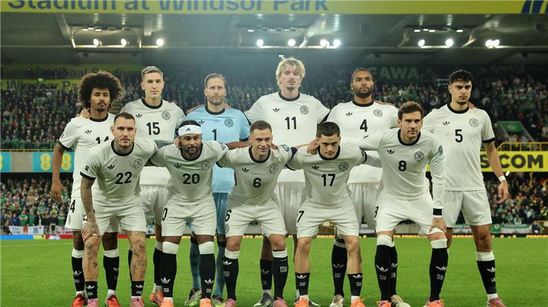 Die Fußball-Nationalmannschaft in der Einzelkritik Die DFB-Elf stellt sich zum Team-Foto im Windsor Park.