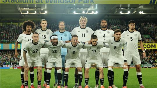 Die DFB-Elf stellt sich zum Team-Foto im Windsor Park. 