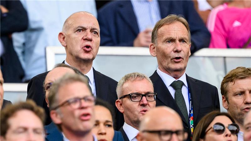 Russland-Frage zurück auf der Fußball-Agenda Die DFB- und DFL-Spitze sieht sich vor dem UEFA-Kongress mit dem Russland-Thema konfrontiert.
