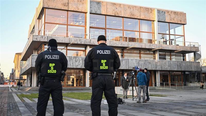 Die DFL ist mit ihrer Beschwerde gegen eine Beteiligung an den Polizeikosten für Hochrisikospiele am Bundesverfassungsgericht gescheitert.