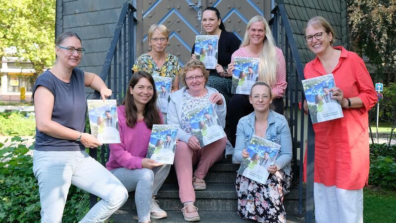 Die Damen von der Kreisvolkshochschule, links Leiterin Eva Schulte.