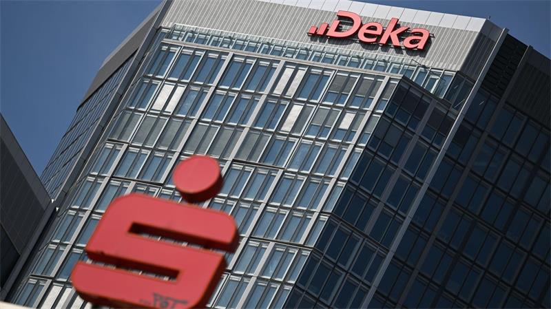 Preiskampf ums Altersvorsorgedepot nimmt Fahrt auf Die Dekabank versorgt die Sparkassen in Deutschland mit Produkten. (Archivbild)