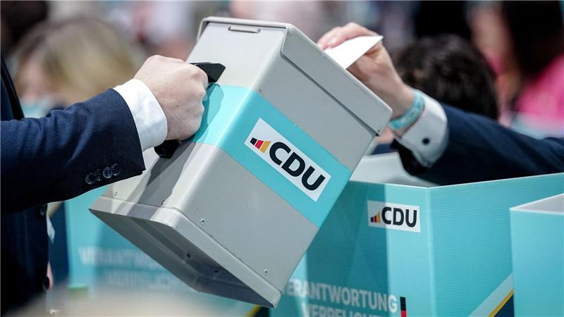 Die Delegierten stimmten über viele Anträge ab - unter anderem zum Social-Media-Verbot bis 14. 
