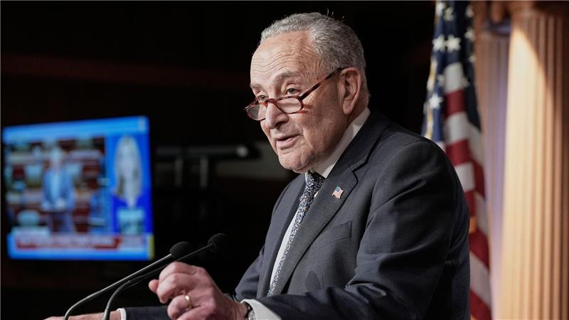 Die Demokraten - im Senat angeführt von Chuck Schumer - kritisieren die Einschnitte bei Gesundheitsleistungen. 