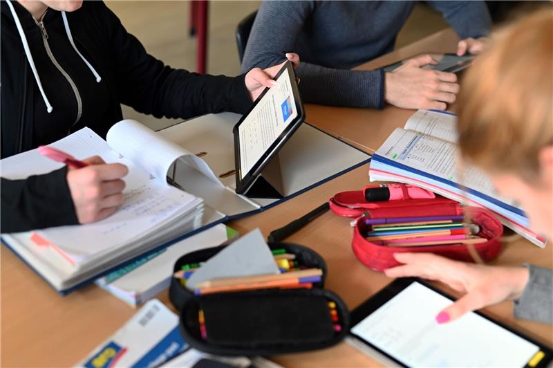 Neuntklässler schwächeln in Deutsch - Englisch besser Die Deutsch-Leistungen von Schülerinnen und Schülern haben sich verschlechtert.