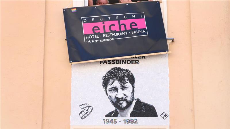 Neue Gedenktafel für Fassbinder in München Die Deutsche Eiche war das Stammlokal von Fassbinder.