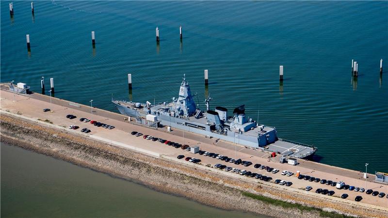 Die Deutsche Marine prüft Hafenstandorte an der Nordseeküste für den möglichen Bau eines weiteren Marinehafens - in Wilhelmshaven gibt es bereits einen Marinestützpunkt. (Archivbild)