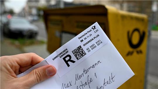 Die Deutsche Post muss künftig deutlich darauf hinweisen, dass bei gewöhnlichen Einschreiben die Haftung auf 25 Euro begrenzt ist. (Symbolbild)