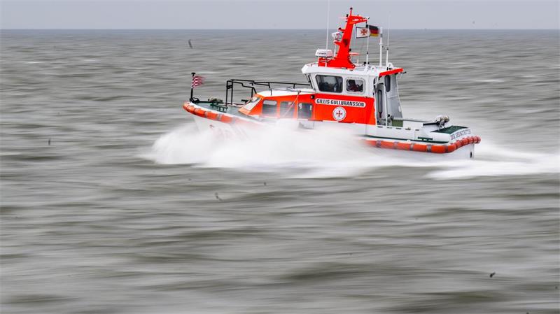 Die Deutschen Seenotretter können zwei Seekajakfahrer retten. (Symbolbild)