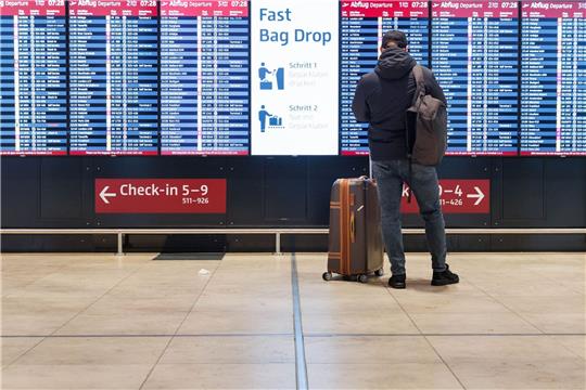 Die Dienstleistungsgewerkschaft Verdi ruft Beschäftigte der Frachttochter Lufthansa Cargo zum Warnstreik auf.