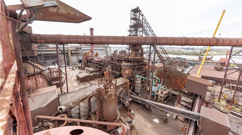 Die Direktreduktionsanlage auf dem ArcelorMittal-Stahlstandort Hamburg wird mit Erdgas betrieben und ist seit mehr als 50 Jahren in Betrieb. (Archivbild)