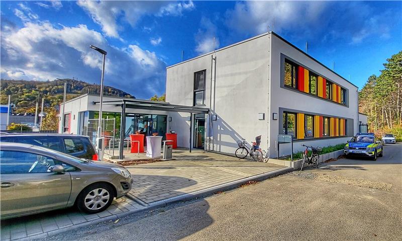 Die Drogenberatung (Drobs) findet in Zukunft unter einem Dach mit der medizinischen Substiution statt. Kleines Bild: Drobs-Leiterin Anna Pielken-Rieger hat mit ihrem Team die Arbeit aufgenommen.  Fotos: Roß