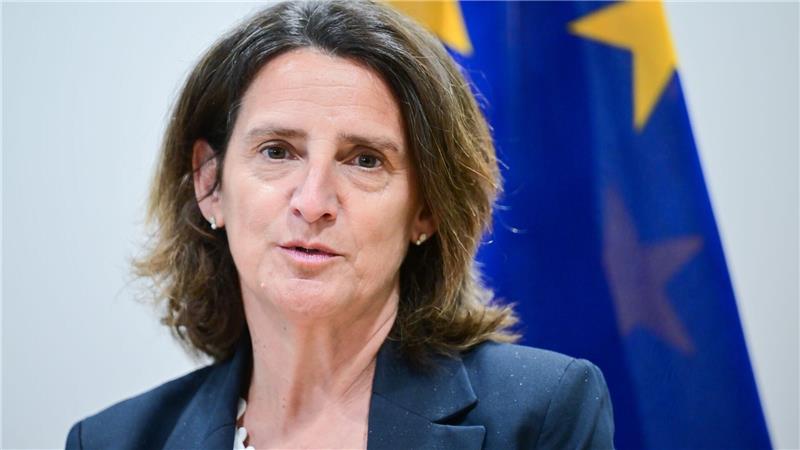 EU-Kommission macht Weg für Industriestrompreis frei Die EU-Kommission erlaubt den Mitgliedsstaaten, energieintensive und im internationalen Wettbewerb stehende Firmen für eine Übergangszeit zu subventionieren. (Archivbild)