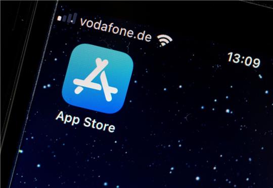 Die EU-Kommission hat Untersuchungen zu bestimmten Diensten von Apple und Microsoft eingestellt.