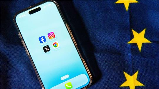 Die EU-Kommission ist trotz anhaltender Kritik an der US-Plattform weiterhin dort aktiv. (Symbolbild)