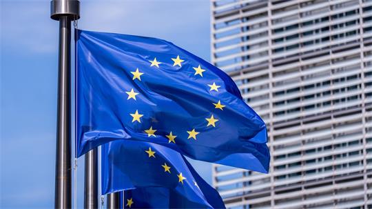 Die EU-Kommission prüft Staatshilfen, damit keine Wettbewerbsverzerrung auf dem EU-Markt entsteht. (Archivbild)