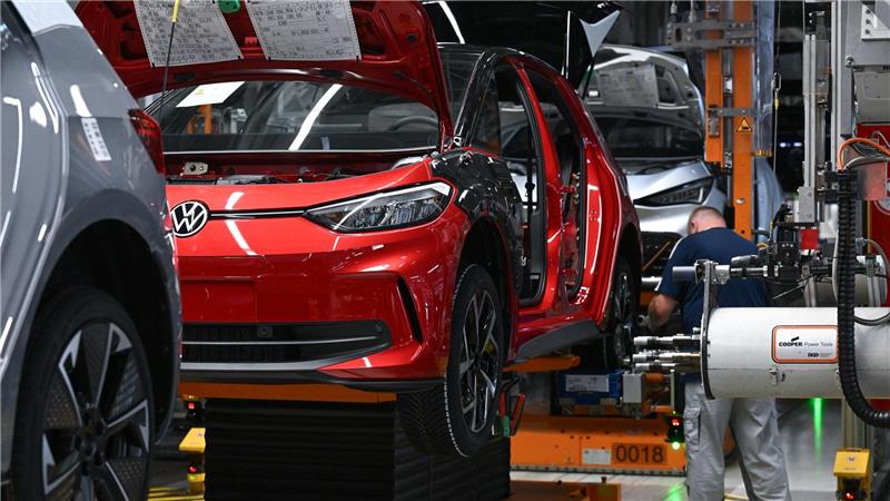 Die EU-Kommission will die Autoindustrie auch mit Bürokratieabbau entlasten. (Symbolbild)