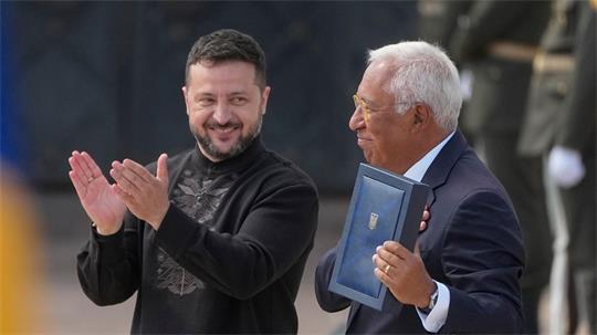 Die EU hat der Ukraine für ihren Kampf gegen den russischen Angriffskrieg weitere Rüstungshilfen in Milliardenhöhe genehmigt.