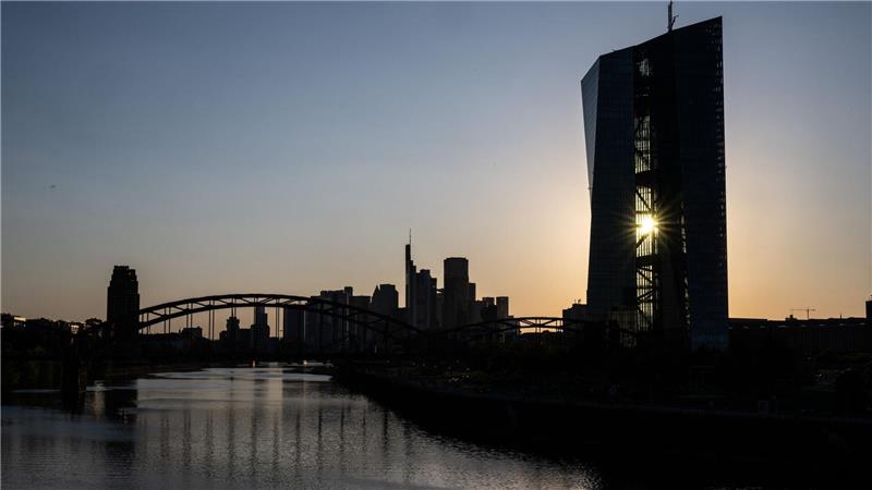 EZB in Lauerstellung: Keine weitere Zinssenkung in Sicht Die EZB dürfte die Leitzinsen nach Einschätzung von Ökonomen im laufenden Jahr nicht weiter senken. (Archivbild)