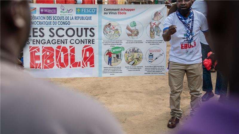 Zahl der Ebola-Verdachtsfälle im Kongo steigt auf über 900 Die Ebola-Zahlen im Kongo steigen - bei der Bevölkerung wird Aufklärung über die Krankheit und Ansteckungsgefahren betrieben (Archivbild)