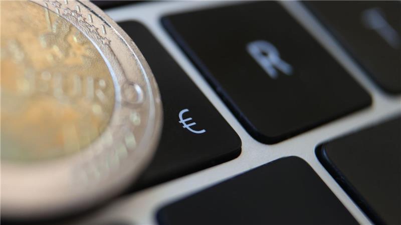 Studie: Hohe Kosten für Einführung des digitalen Euro Die Einführung des digitalen Euro wird nach einer Studie der Beratungsgesellschaft PwC erhebliche Kosten für europäische Banken verursachen.