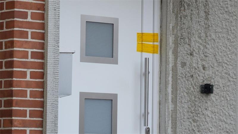 Trauer und offene Fragen nach tödlichen Schüssen in Stade Die Einrichtung, in der die tödlichen Schüsse fielen, ist versiegelt.