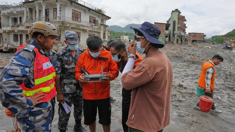 „Ist da jemand?“ - Verzweifelte Suche im Himalaya Die Einsatzkräfte arbeiten unter schwierigsten Bedingungen.