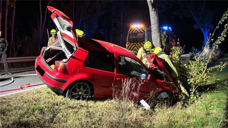 Die Einsatzkräfte aus Othfresen stellteunter anderem den Brandschutz sicher und klemmte die Batterie ab.