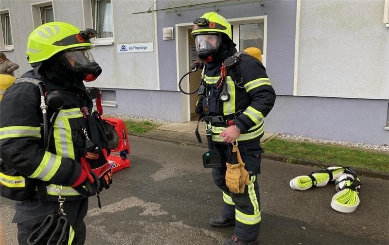 Angebranntes Essen löst Feuerwehreinsatz aus Die Einsatzkräfte durchlüften die verrauchte Wohnung. Foto: Feuerwehr Seesen