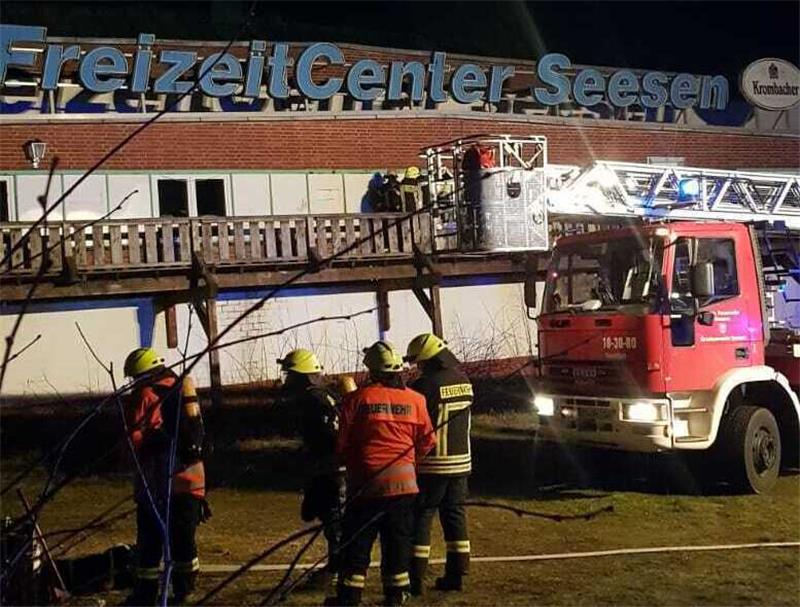 Seesen: Zeitungsstapel brennt in ehemaligem Bowlingcenter Die Einsatzkräfte fanden einen glimmenden Zeitungsstapel. Foto: Freiwillige Feuerwehr Seesen