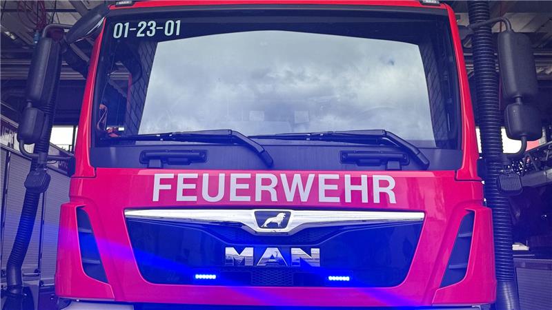 Die Einsatzkräfte konnten das Feuer zügig löschen. (Symbolbild)