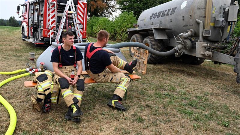 Waldbrand im Hohen Venn tobt weiter - Brandgeruch bis Köln Die Einsatzkräfte werden regelmäßig ausgetauscht.