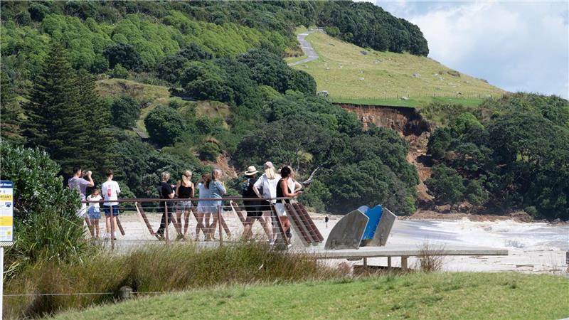 Erdrutsch in Neuseeland: Suche nach verschütteten Campern Die Einsatzteams suchen weiter unermüdlich nach Überlebenden.