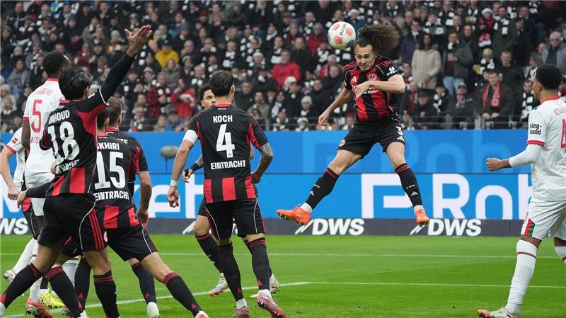 Eintracht beendet Flaute mit mühevollem 1:0 gegen Augsburg Die Eintracht wurde früh in die Defensive gedrängt.