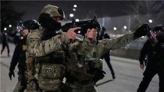 Die Einwanderungsbehörde ICE ist auch in Minnesota im Einsatz - Demonstranten protestieren seit längerem dagegen. 