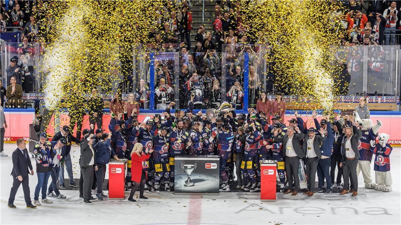 Gegen alle Widerstände: Eisbären holen Titel „für Tobi“ Die Eisbären Berlin feiern ihren elften Meistertitel in der DEL.
