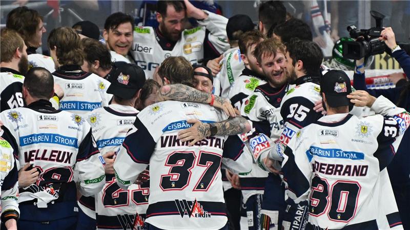 Die Eisbären jubeln über den zwölften Titel in der DEL.