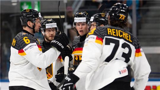 Die Eishockey-Nationalmannschaft freut sich über den zweiten Erfolg bei der Eishockey-WM.