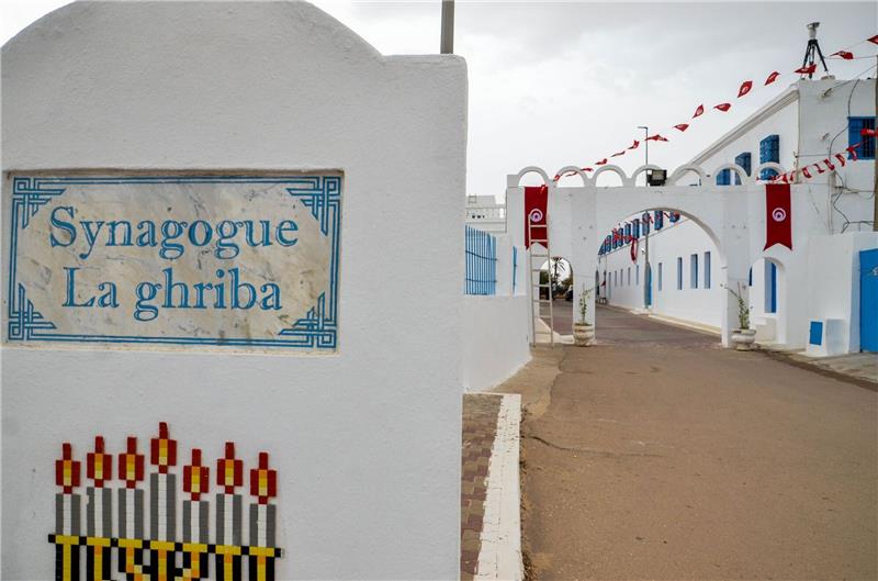 Tote bei Angriff auf Synagoge in Tunesien Die El-Ghriba-Synagoge ist ein wichtiges Bauwerk für die jüdische Gemeinde auf der tunesischen Insel Djerba.