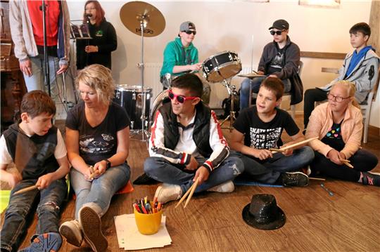 Die Elephant-Band der Harly-Schule gibt es seit zwei Jahren. Jetzt spielte sie erstmals auswärts. Foto: Hartmann