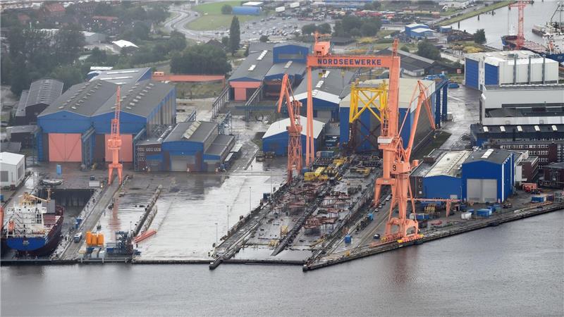 Die Emder Werft und Dock GmbH baut ihren Standort in der niedersächsischen Hafenstadt aus. (Archivbild)