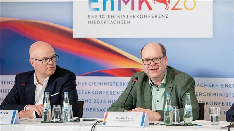 Die Energieminister von Schleswig-Holstein und Niedersachsen, Tobias Goldschmidt (l.) und Christian Meyer (beide Grüne), sehen die Energiewende-Reformpläne der Bundesregierung kritisch. 