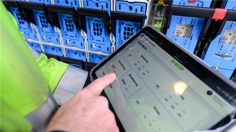 Die Energiewende geht mit einem erhöhten Strombedarf einher. Um zu wissen, wo genau Strom gebraucht wird, testet ein Projekt digitale Stromzähler an Ortsnetzstationen.