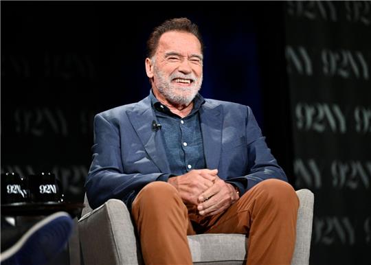 Die Enkelinnen von Arnold Schwarzenegger stehen mit den Tieren für Frühstück an. Es gibt selbstgemachte Kekse.