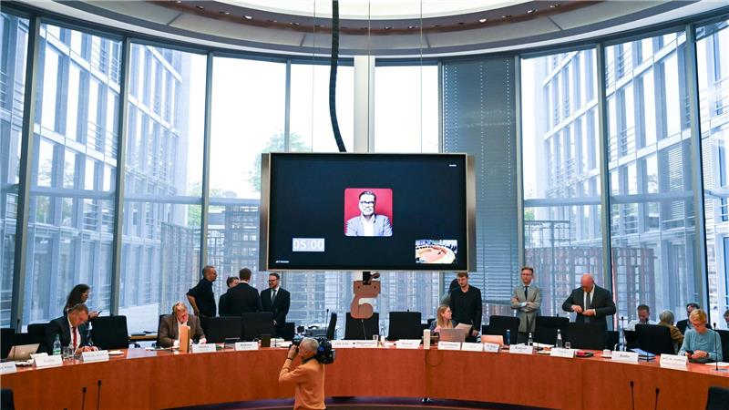 Spahn und die Masken - Grüne und Linke fordern Aufklärung Die Enquete-Kommission des Bundestags zur Corona-Pandemie hat unter anderem den früheren Gesundheitsminister geladen. (Archivfoto)